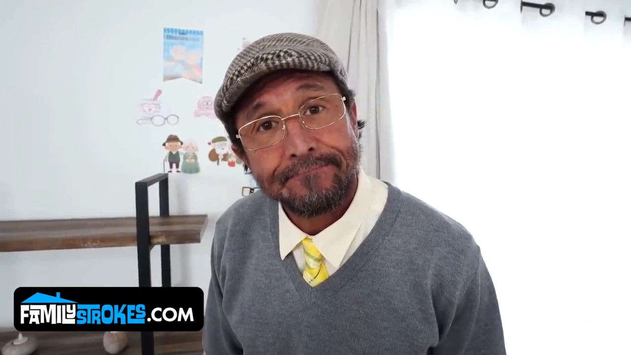 熟女三人行让小鲜肉欲火焚身,三代人轮番上阵:老的、老的、老练的;中年、骚气的;年轻、渴望的。大龄女人掌控全场,确保继子爽到飞起,也有人加入,疯狂缠绵,激情四射。